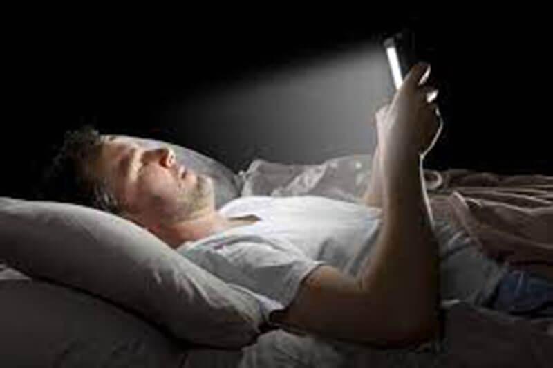 how-blue-light-affects-sleep-1.jpg