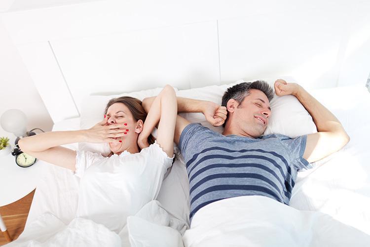 men-and-women-and-sleep-loss.jpg