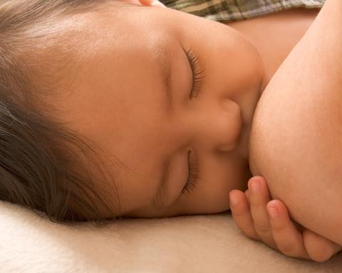 sleep-and-breastfeeding-how-should-my-baby-and-i-sleep-1.jpg