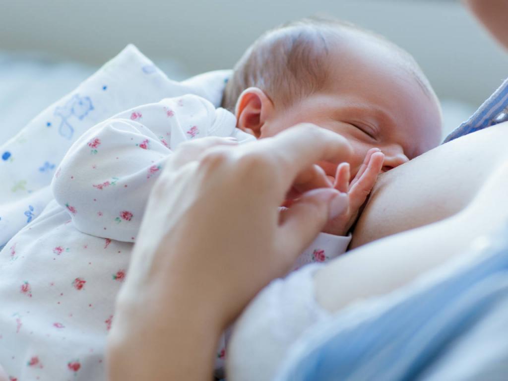 sleep-and-breastfeeding-how-should-my-baby-and-i-sleep.jpg