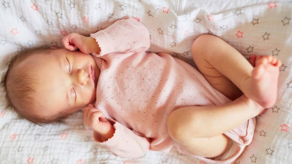 How to Dress Baby For Sleep | Peanut