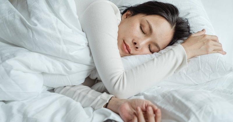 Chinese Man Lifts Sleeping Girlfriend's Eyelids To Unlock Her Phone